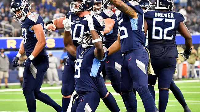 Defense Carries Titans Past Rams 28-16 for 5th Straight Win